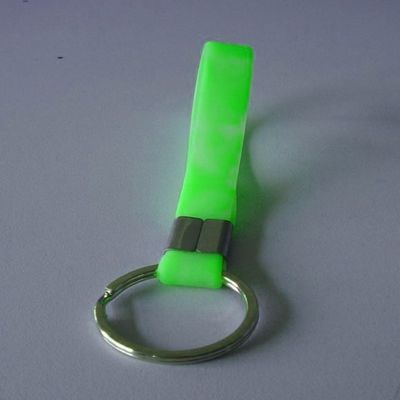 Шкентели 100% силикона выдвиженческое Keychain, вспомогательное оборудование металла, цвет Pantone